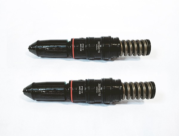 重庆康明斯K19原装喷油器3016676